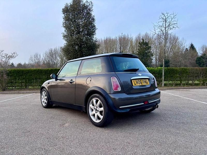 Używany Mini Cooper Hatch 2006 Szary Hatchback