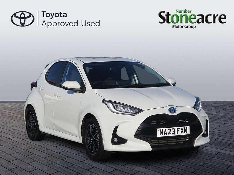White Used 2023 Toyota Yaris Hybrid Design Hatchback | £17,000 (Good price) - Image 1/2