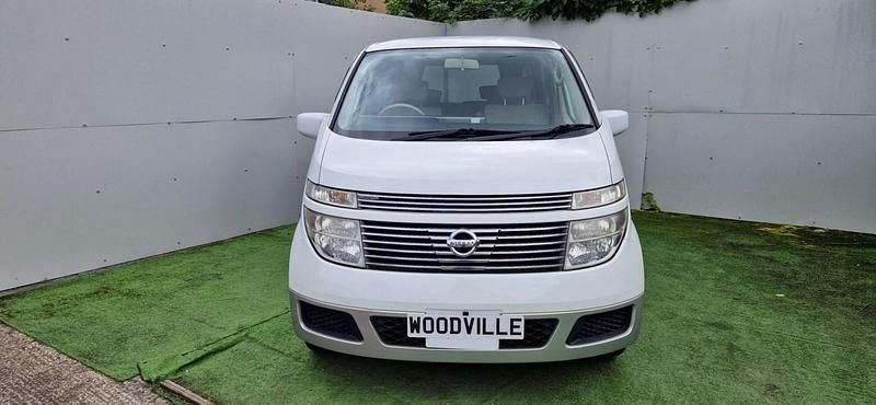 Used Nissan Elgrand 2015 White/silver MPV