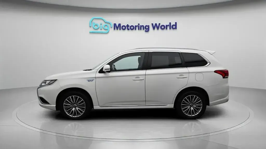 Begagnad Mitsubishi Outlander P-HEV 224 HK (164 kW) 2020 Vit SUV