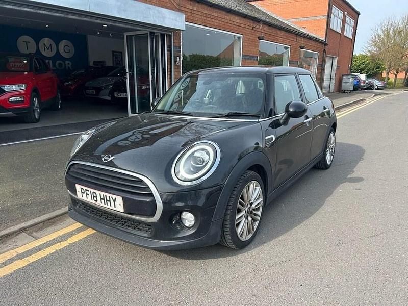 Używany Mini Cooper Hatch 136 KM (100 kW) 2018 Czarny Hatchback