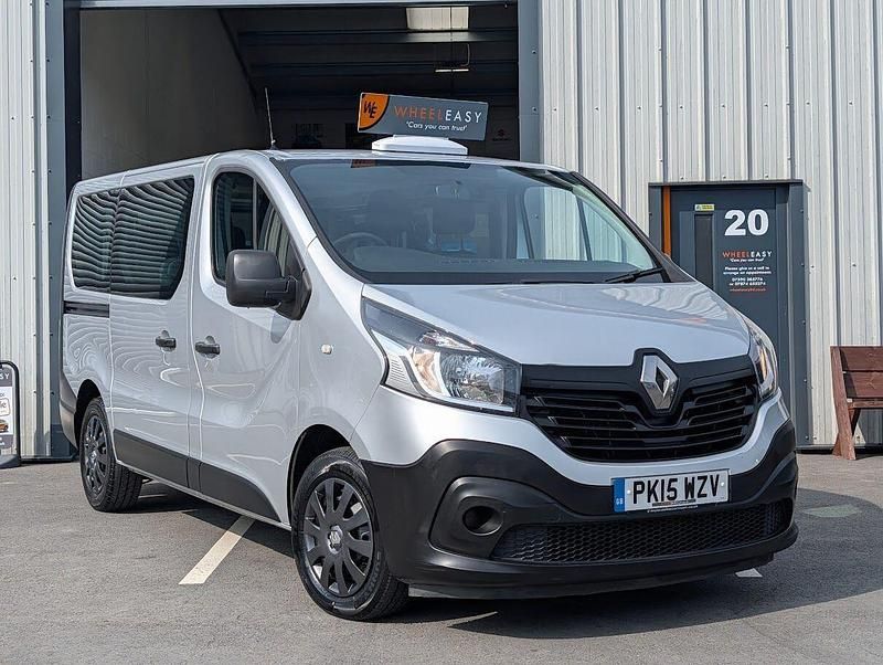 Usado Renault Trafic Business 2015 Prateado Monovolume