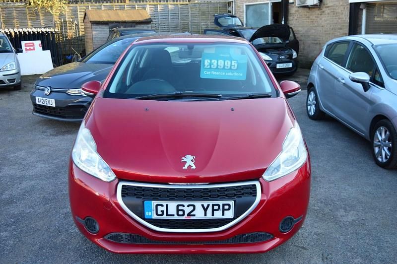 Used Peugeot 208 Access 82 HP (60 kW) 2013 Red Hatchback