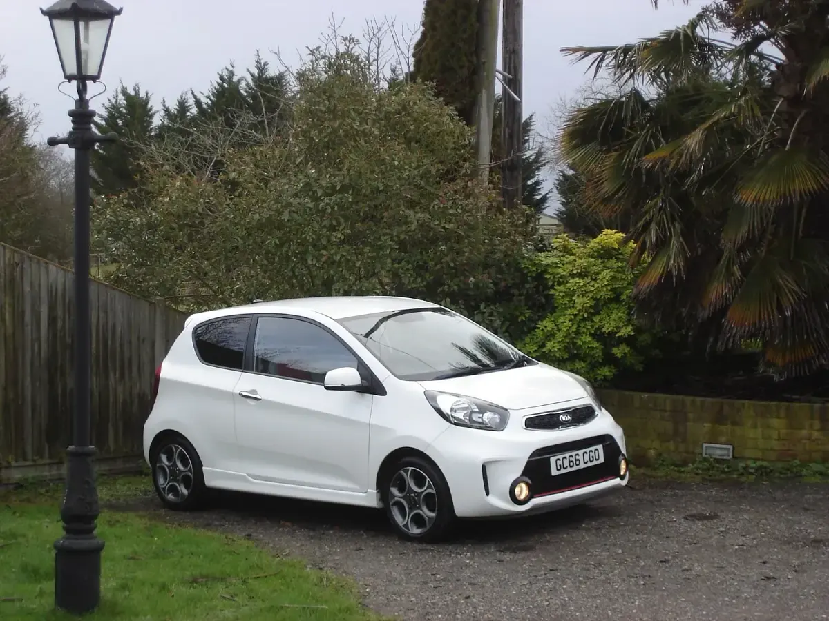 Used Kia Picanto 84 HP (61 kW) 2016 White Hatchback