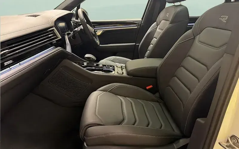 New VW Touareg Black Edition 286 HP (210 kW) 2025 White SUV