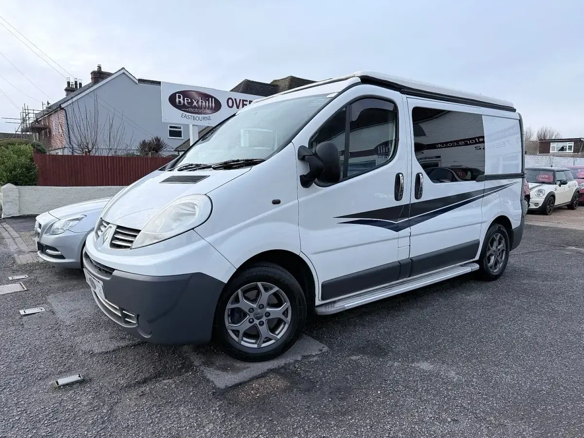 Used Renault Trafic 115 HP (84 kW) 2011 White MPV
