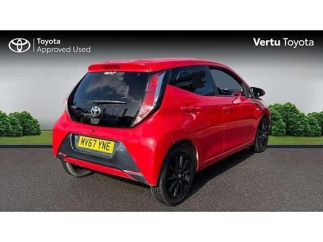 Used Toyota Aygo x-style 69 HP (50 kW) 2017 Red Hatchback
