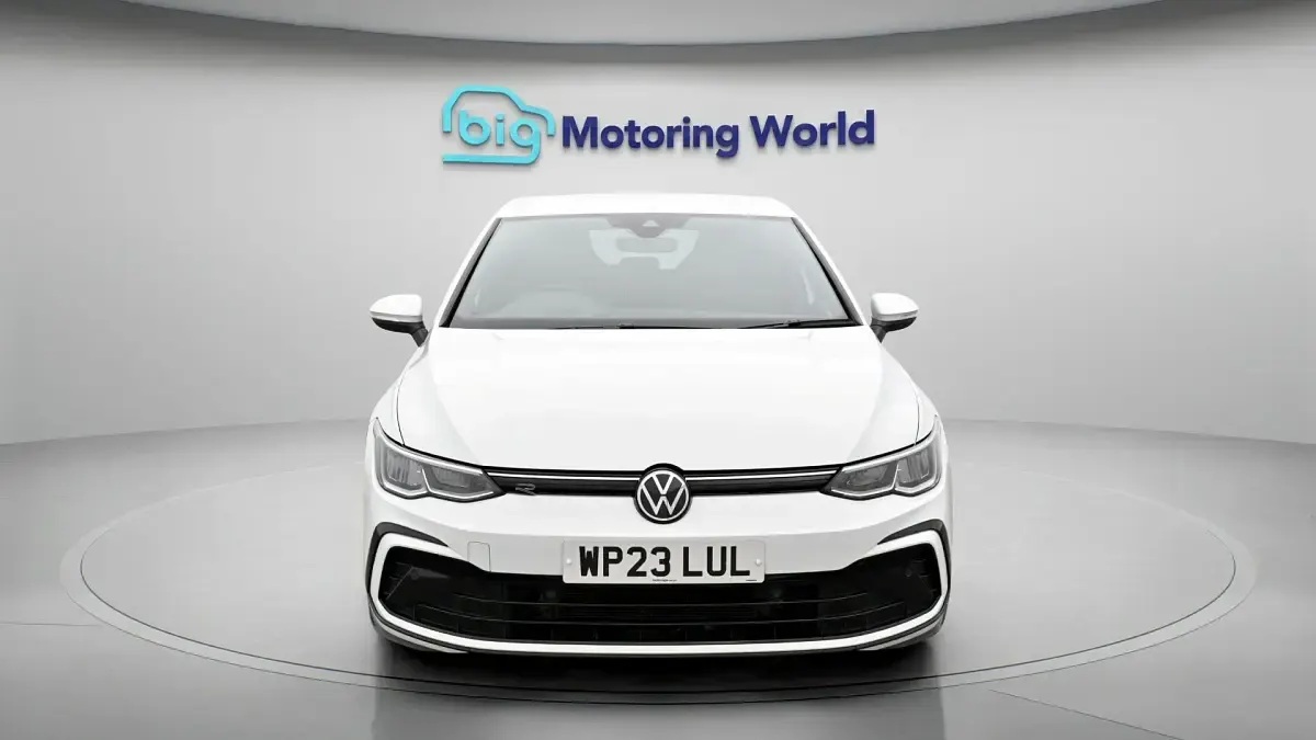 Used VW Golf VIII R-line 148 HP (108 kW) 2023