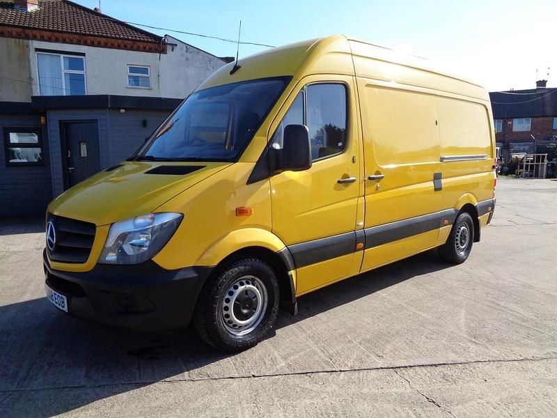 Used Mercedes Sprinter 140 HP (102 kW) 2018 Yellow Van