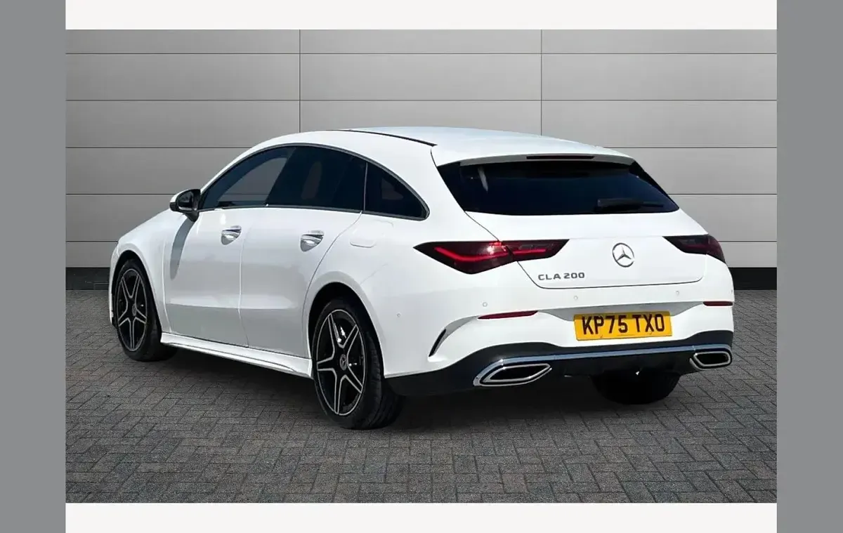 Used Mercedes CLA200 Executive 161 HP (118 kW) 2025 White Estate