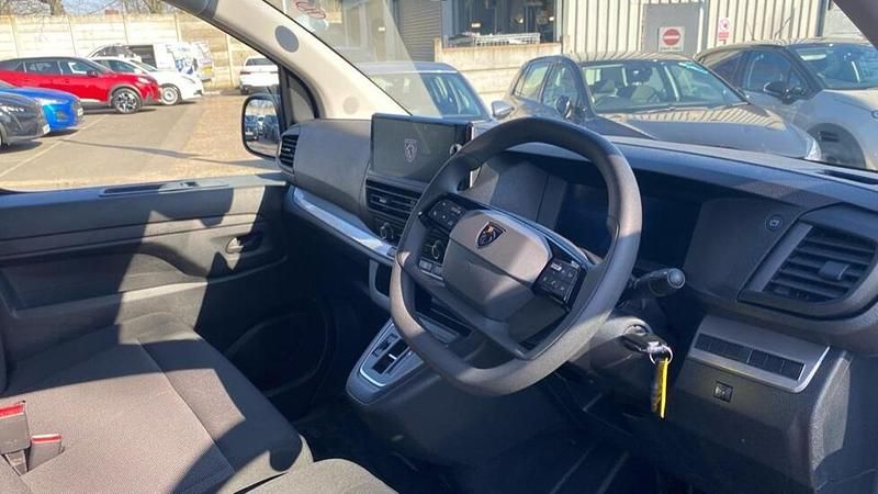 Used Peugeot Expert 143 HP (105 kW) 2025 White Van