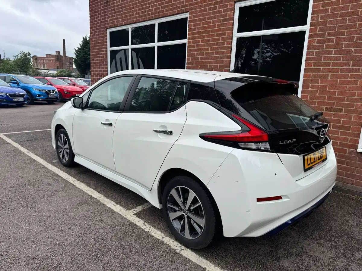Used Nissan Leaf Acenta 110 kW (150 HP) 2021 White Hatchback