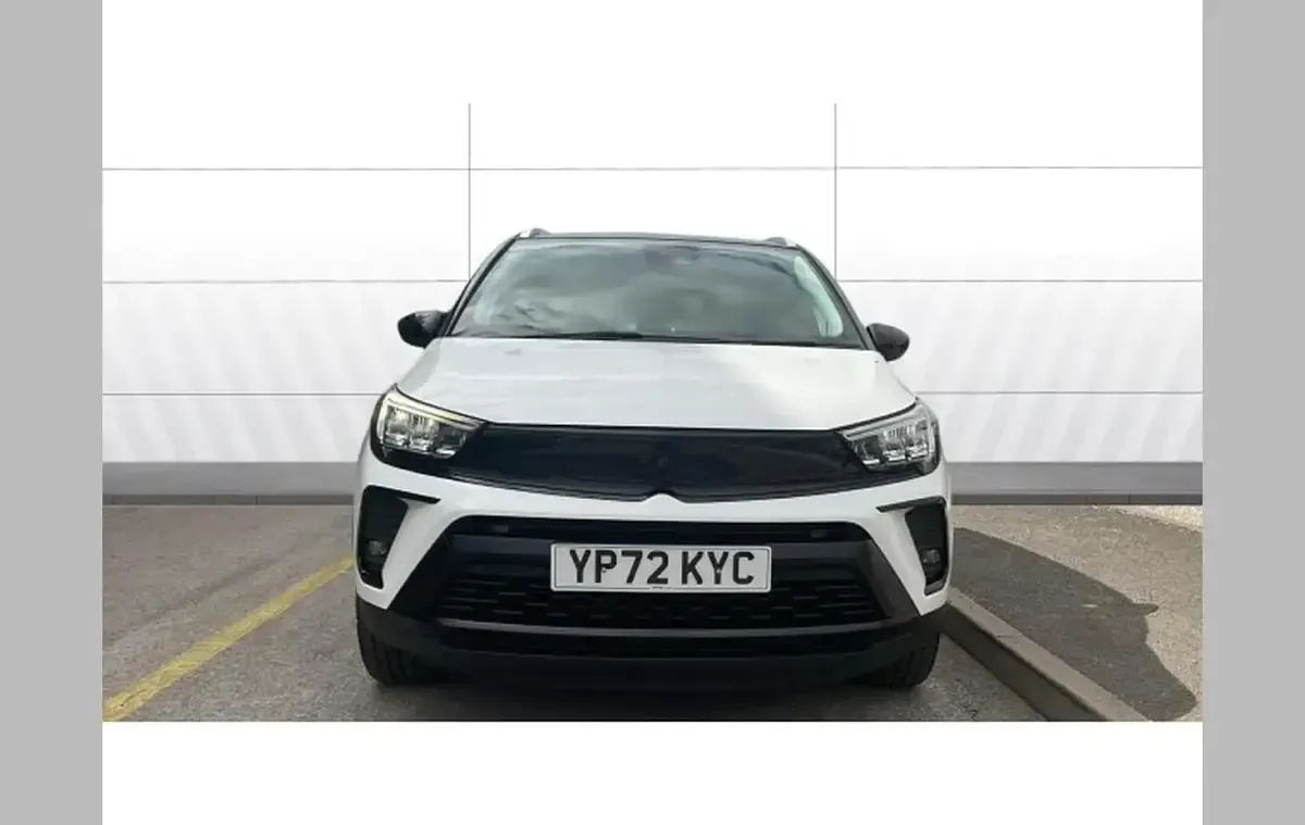 Used Vauxhall Crossland Ultimate 108 HP (79 kW) 2022 White SUV