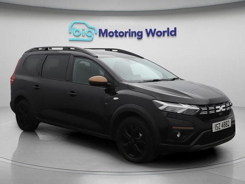 Black Used 2024 Dacia Jogger Extreme MPV | £19,925 (Fair price) - Image 1/4