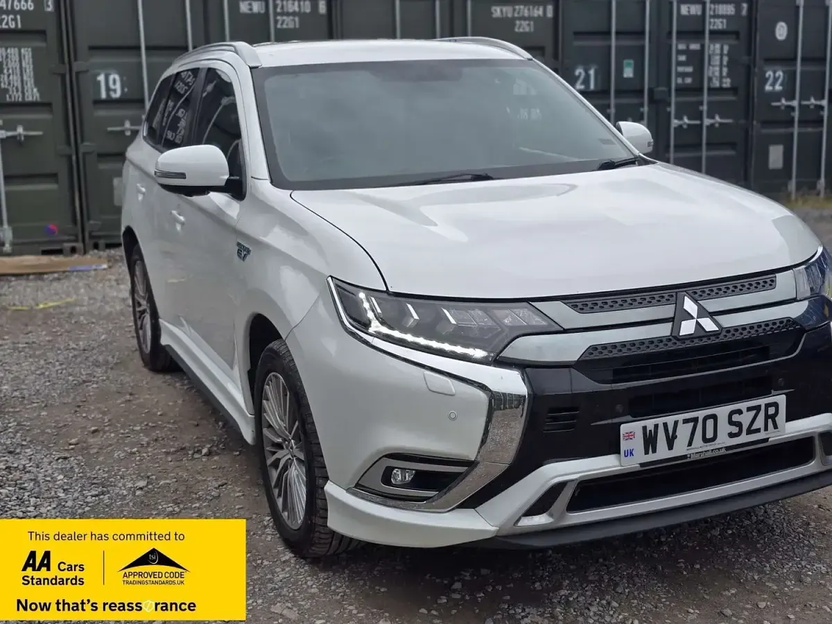 Used Mitsubishi Outlander P-HEV 220 HP (161 kW) 2020 White SUV