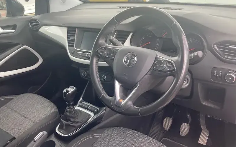 Used Vauxhall Crossland X 110 HP (80 kW) 2021 White SUV