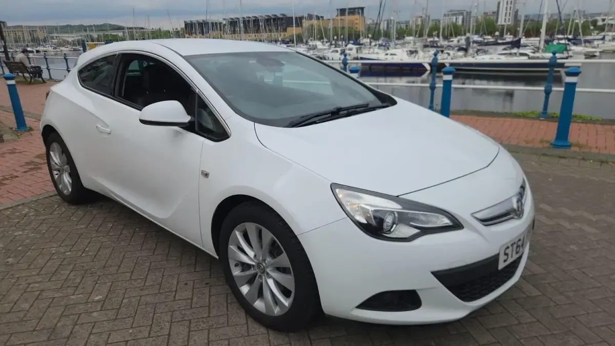 Second-hand Vauxhall Astra GTC SRi 2014 Alb Hatchback