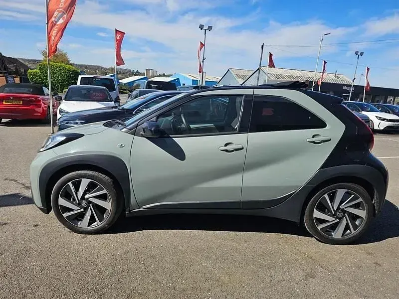 Used Toyota Aygo X 72 HP (52 kW) 2024 Green SUV