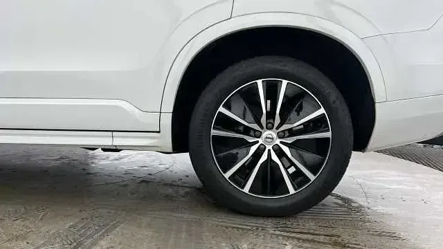 Used Volvo XC90 Momentum 235 HP (172 kW) 2022 White SUV