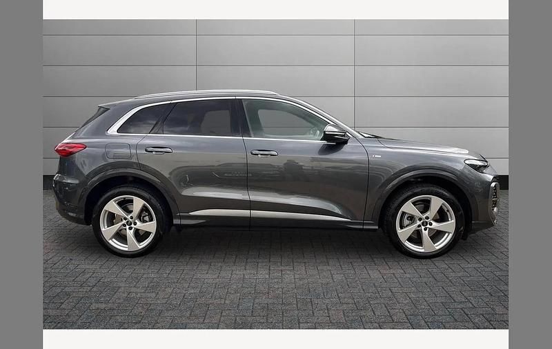 Used Audi Q5 S-Line 200 HP (147 kW) 2025 Grey SUV