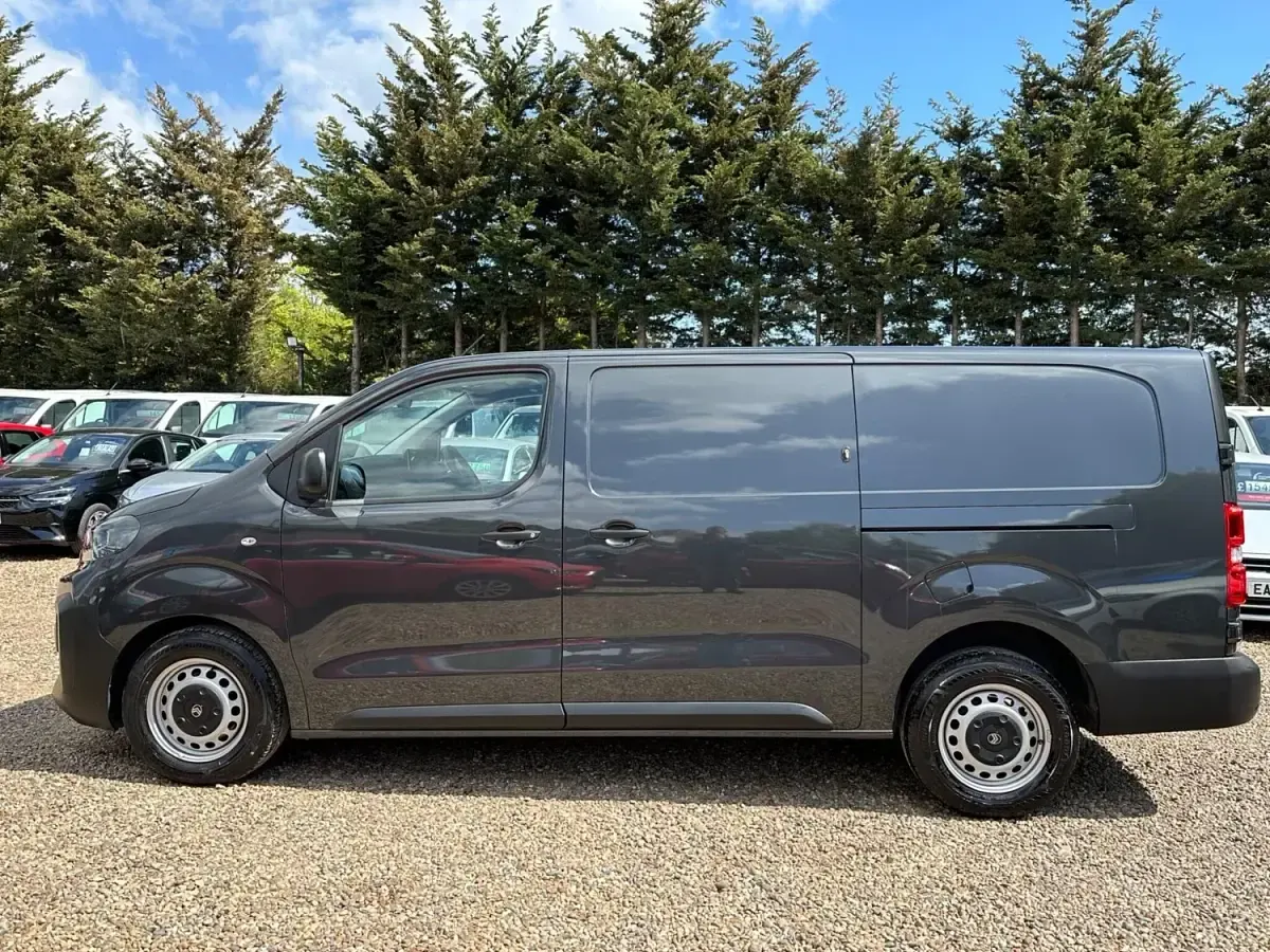 Używany Citroën Dispatch 120 KM (88 kW) 2025 Szary Minivan
