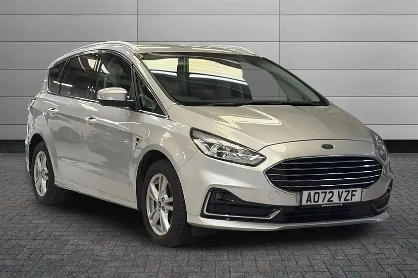 Usado Ford S-MAX Titanium 190 HP (139 kW) 2022 Prateado Monovolume