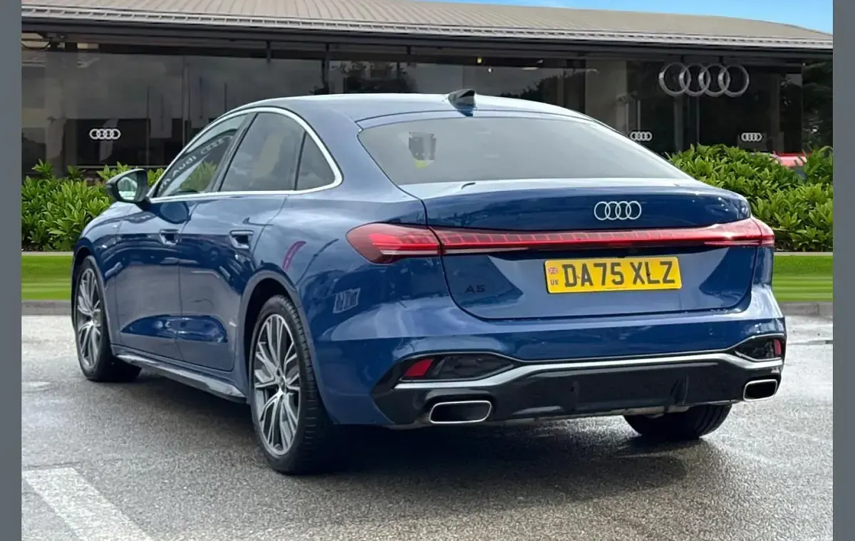 Begagnad Audi A5 S-Line 150 HK (110 kW) 2025 Blå Sedan