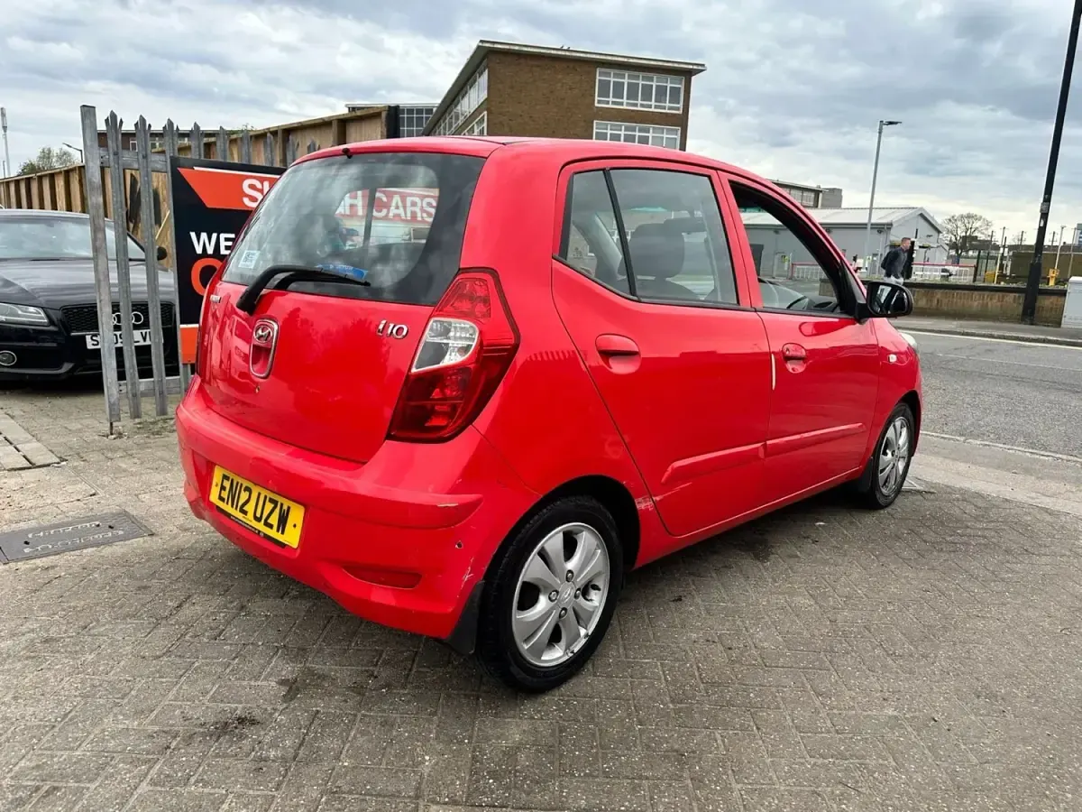 Usado Hyundai i10 Active 86 HP (63 kW) 2012 Vermelho Citadino