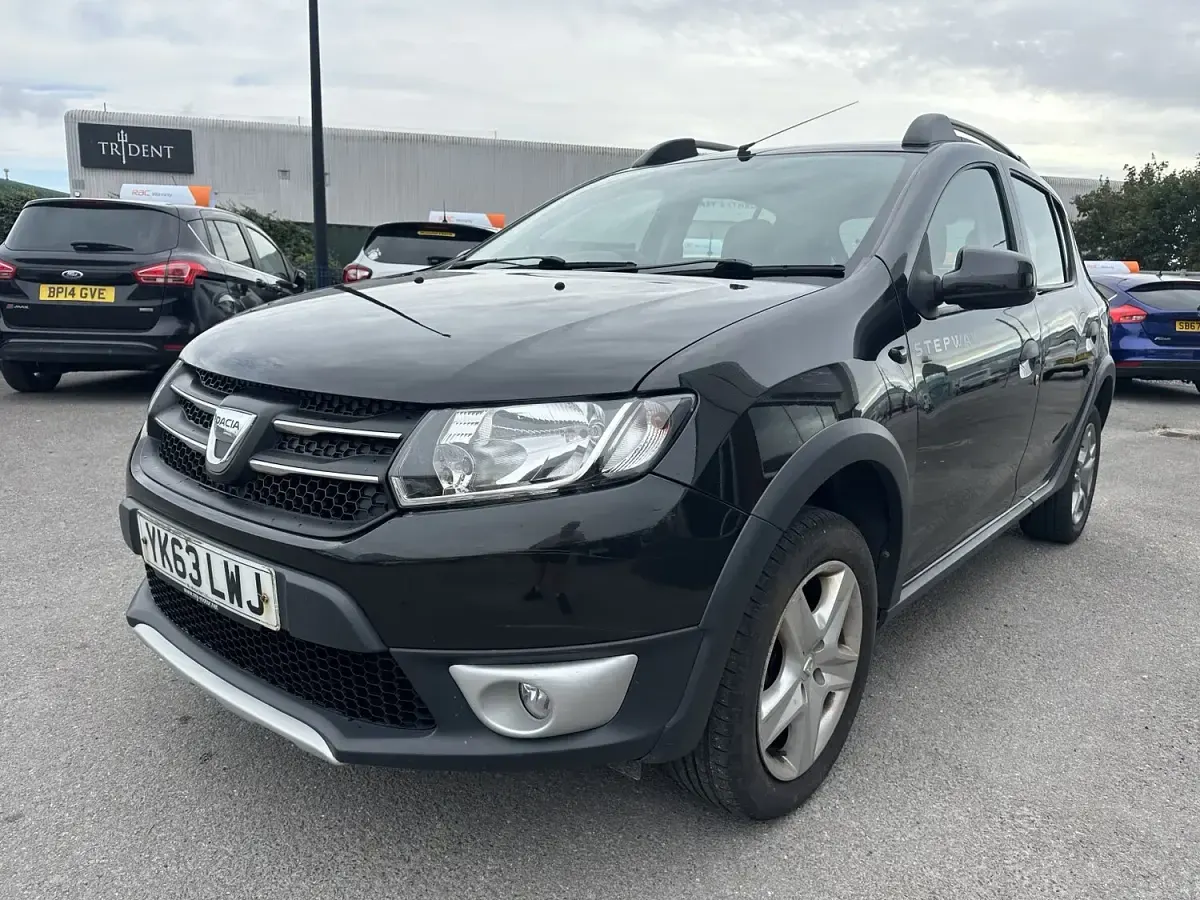 Used Dacia Sandero Lauréate 90 HP (66 kW) 2013 Black Hatchback