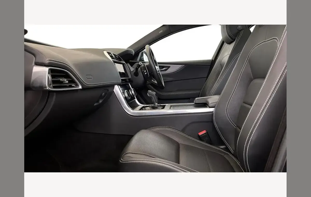 Used Jaguar XE R-Dynamic 247 HP (181 kW) 2019 Black Sedan