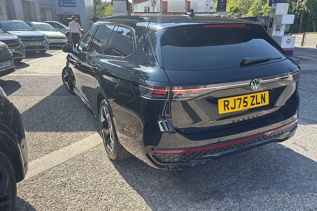 Used VW Passat 150 HP (110 kW) 2025 Estate