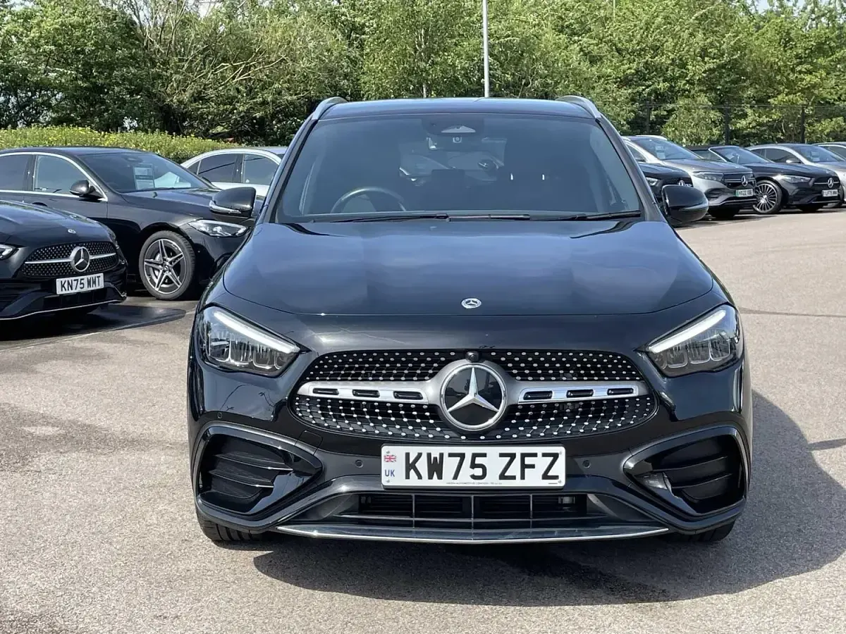 Used Mercedes GLA200 Executive 150 HP (110 kW) 2026 Black SUV