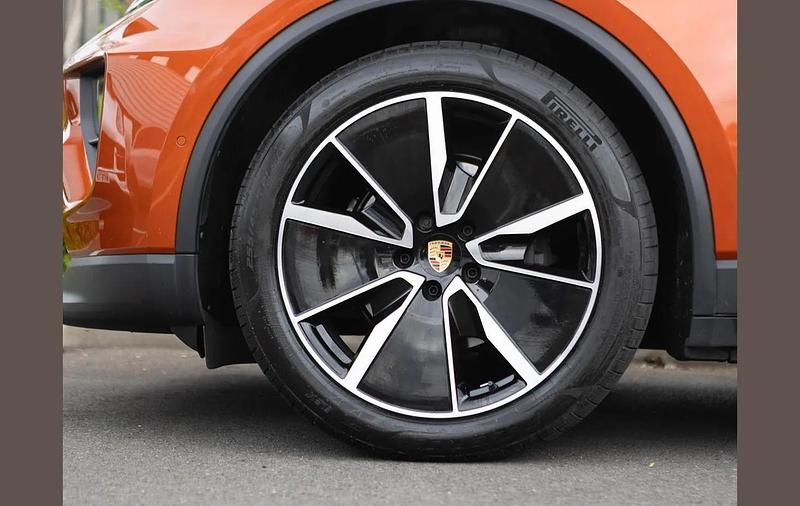 Used Porsche Macan 300 kW (408 HP) 2025 Orange SUV