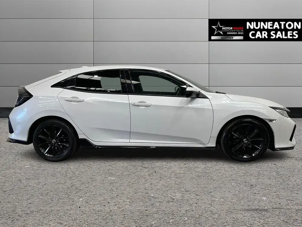 Used Honda Civic Sport 182 HP (133 kW) 2021 White Hatchback