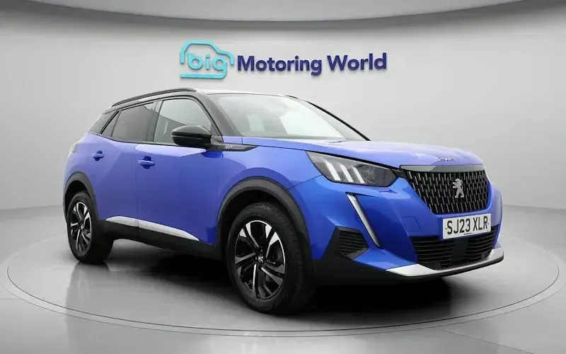Second-hand Peugeot 2008 GT 131 CP (96 kW) 2023 Albastru SUV