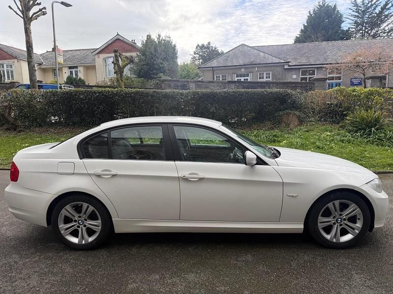 Used BMW 318 2011 White Sedan