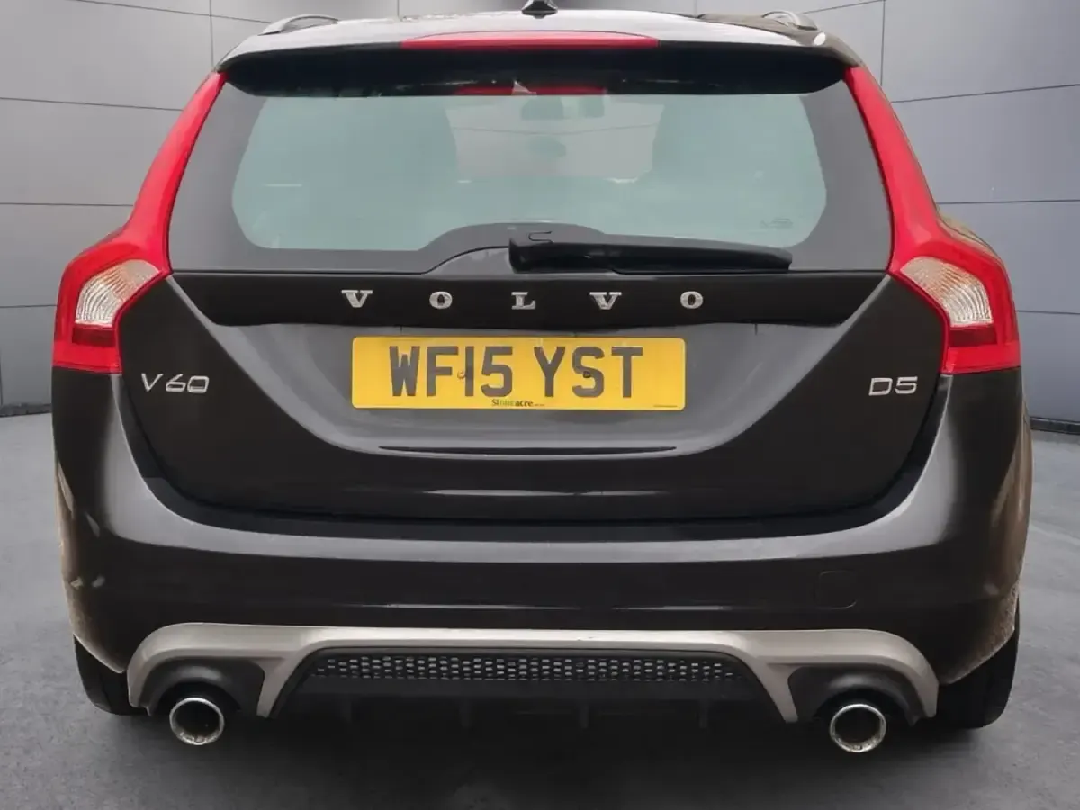 Używany Volvo V60 R-Design 2015 Czarny Kombi