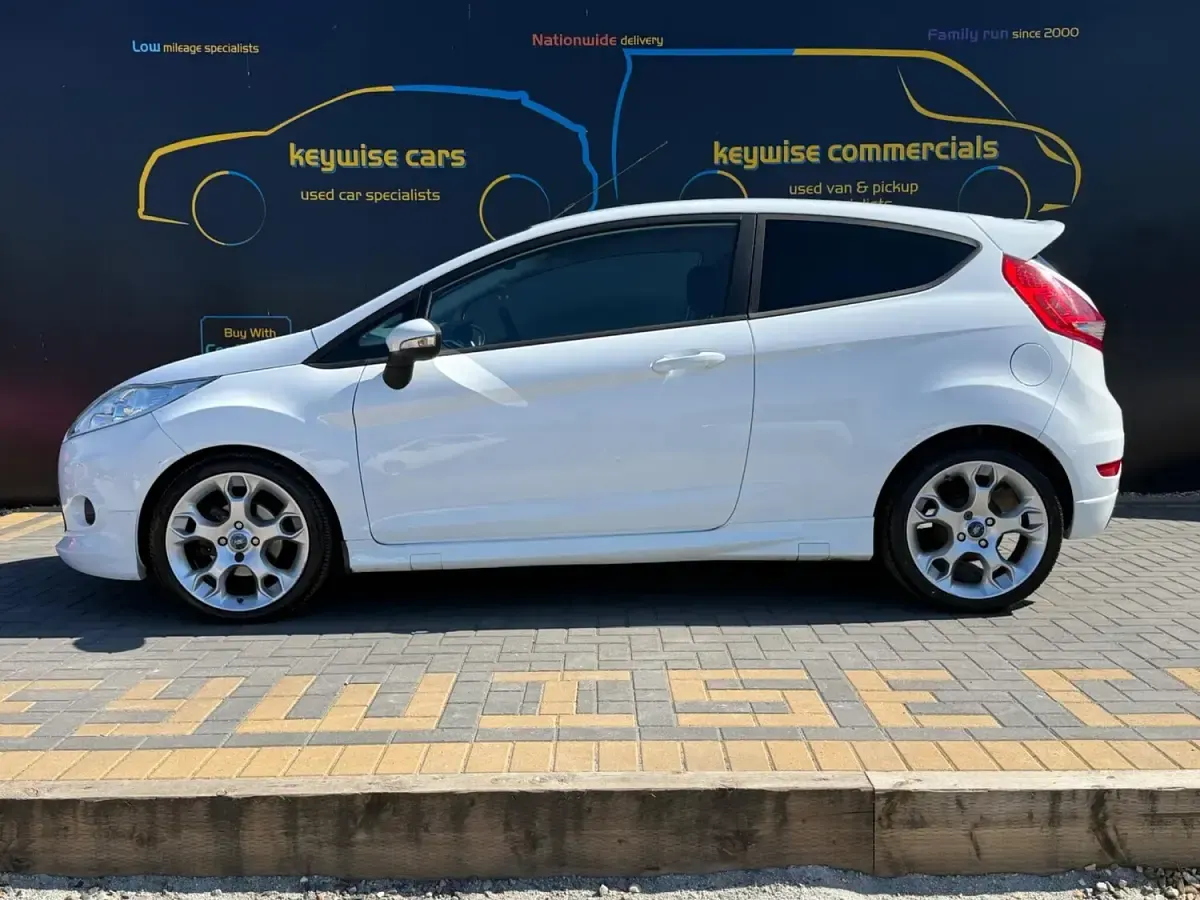 Used Ford Fiesta Zetec 2008 White Hatchback