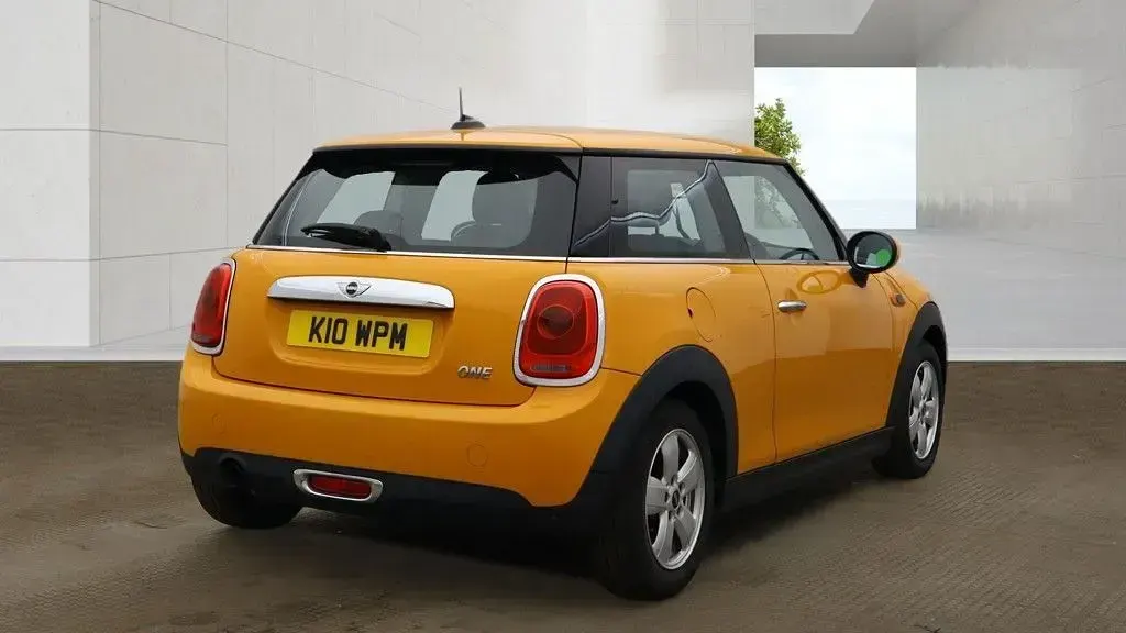 Used Mini ONE Hatch 102 HP (75 kW) 2015 Orange Hatchback