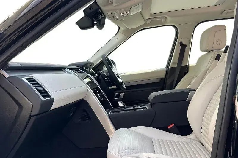 Used Land Rover Discovery SE Dynamic 2025 Black SUV