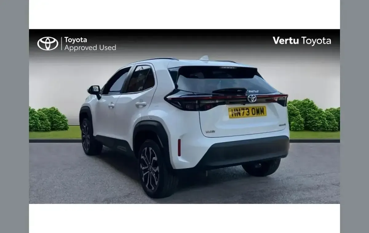 Used Toyota Yaris Cross Design 116 HP (85 kW) 2023 White SUV