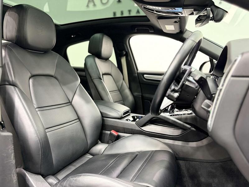 Used Porsche Cayenne Platinum Edition 462 HP (339 kW) 2022 Black SUV