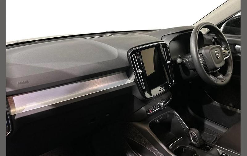 Used Volvo XC40 Momentum 161 HP (118 kW) 2020 Black SUV