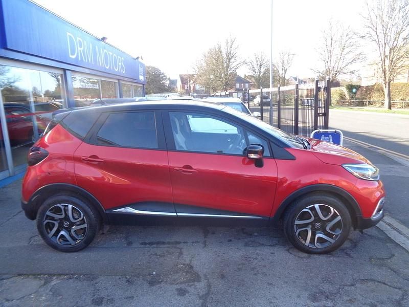 Second-hand Renault Captur Iconic 2019 Roșu SUV