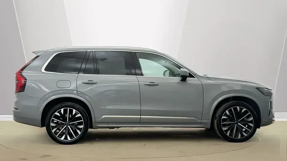 Usado Volvo XC90 Ultra 250 HP (183 kW) 2025 Cinzento SUV