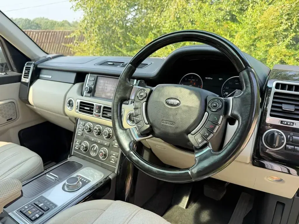 Used Land Rover Range Rover Autobiography 313 HP (230 kW) 2011 Gold SUV