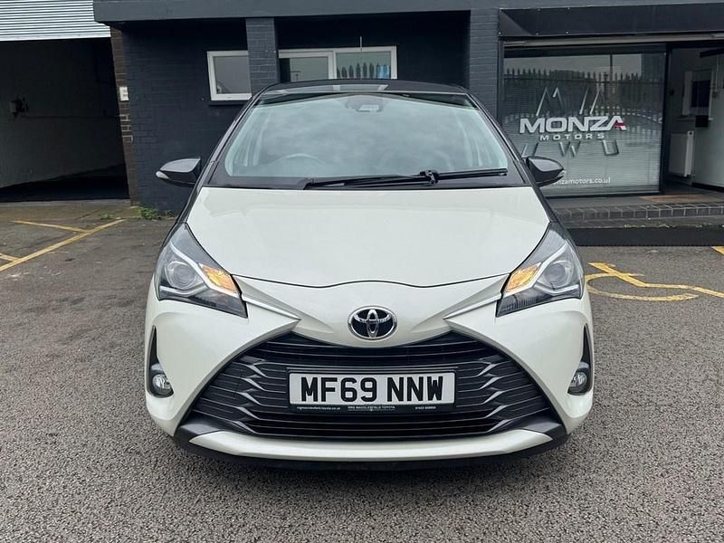 Used Toyota Yaris 111 HP (81 kW) 2019 White/black Hatchback