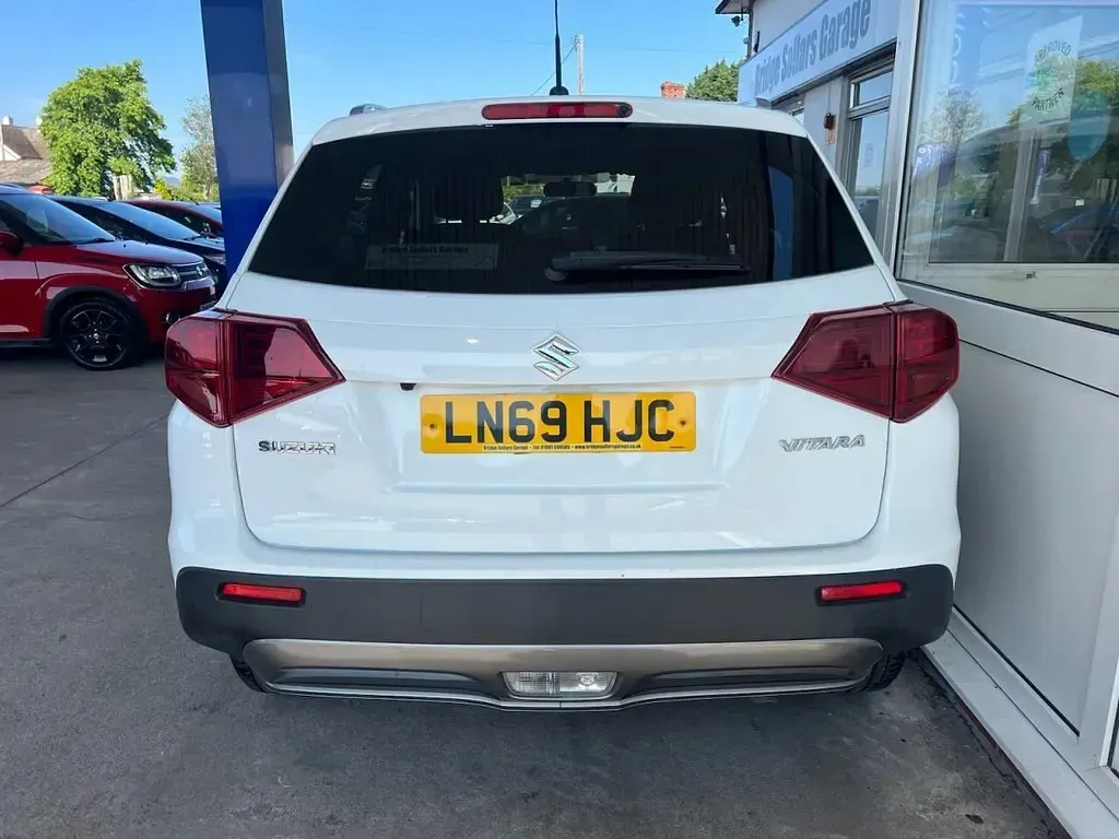 Used Suzuki Vitara SZ-T 112 HP (82 kW) 2019 Superior white SUV