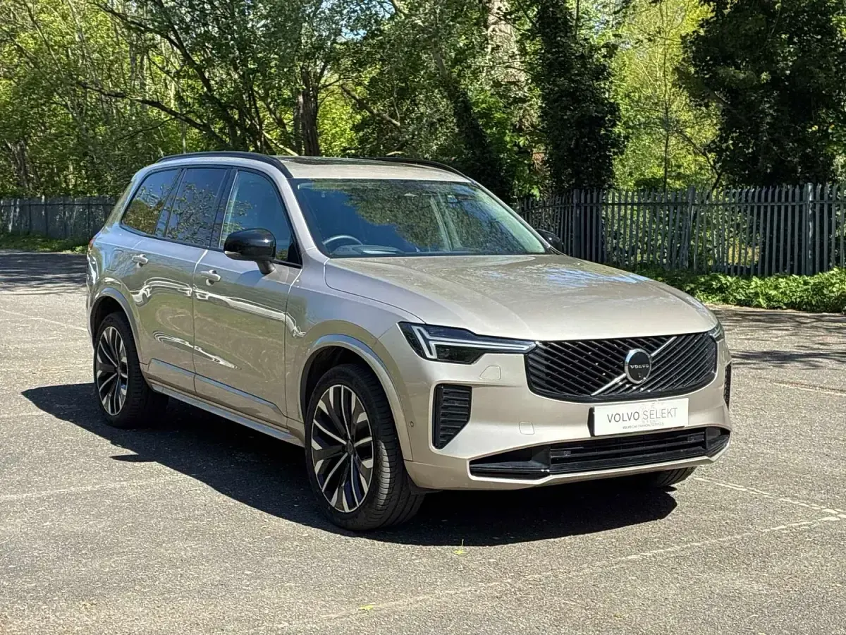 Used Volvo XC90 Ultra 455 HP (334 kW) 2025 Gold SUV