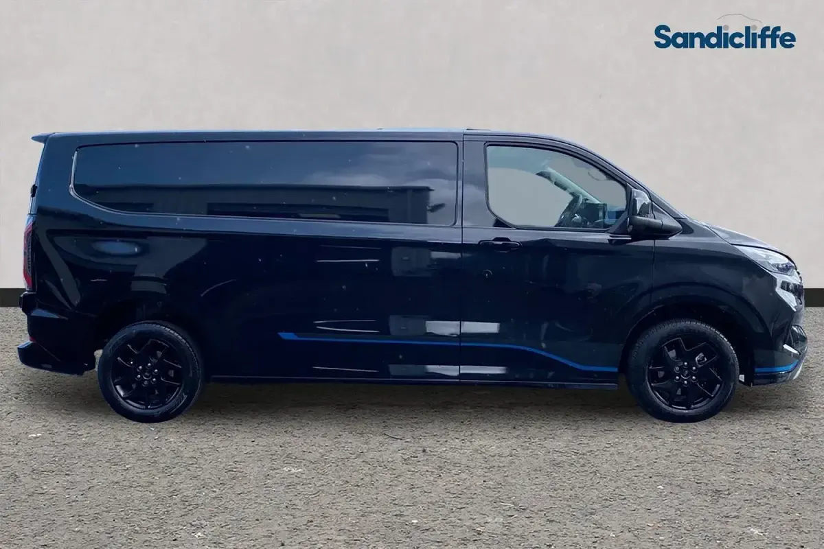 Begagnad Ford Transit Custom Sport 170 HK (125 kW) 2025 Svart Van